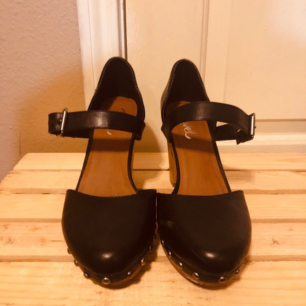 | Studded black heels | - Picture 2 of 2